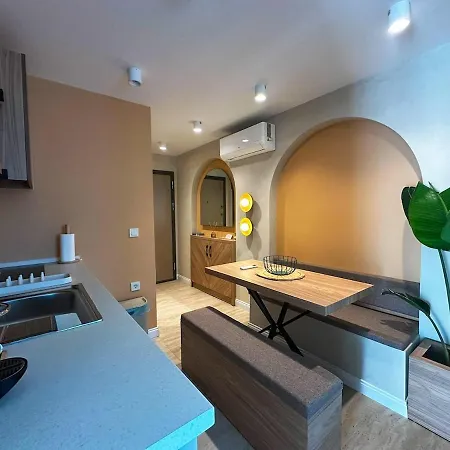 Leos Brand-new Boho Chic Apartment